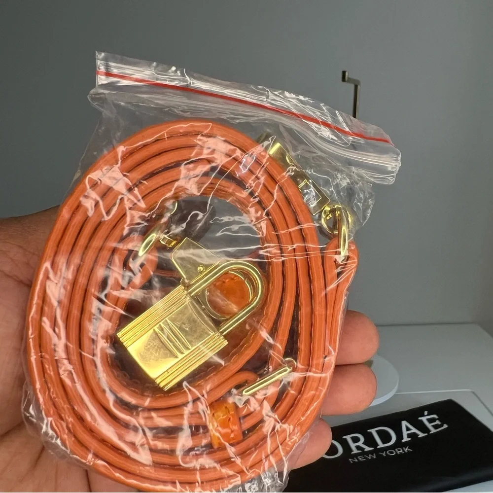 BNWT Cordae New York Orange Crocodile-Embossed Satchel with Gold Hardware - Picture 8 of 9